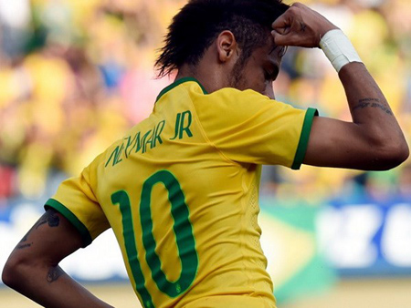 Neymar được người hâm mộ chủ nhà kỳ vọng sẽ tỏa sáng.